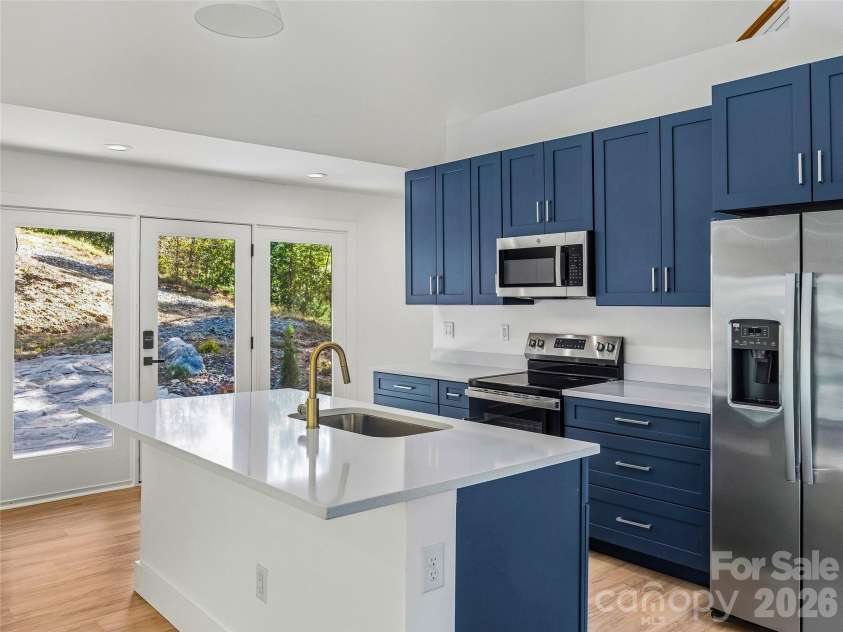 210 Overlook Lane, Marshall, NC 28753.  MLS# CAR4430526, YatesRealty ID 54390. 