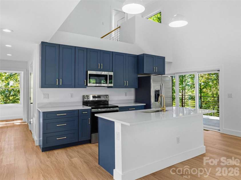 210 Overlook Lane, Marshall, NC 28753.  MLS# CAR4430526, YatesRealty ID 54390. 