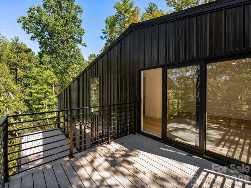 210 Overlook Lane, Marshall, NC 28753.  MLS# CAR4430526, YatesRealty ID 54390. 