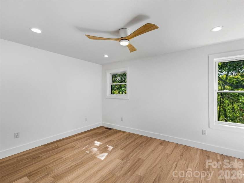210 Overlook Lane, Marshall, NC 28753.  MLS# CAR4430526, YatesRealty ID 54390. 
