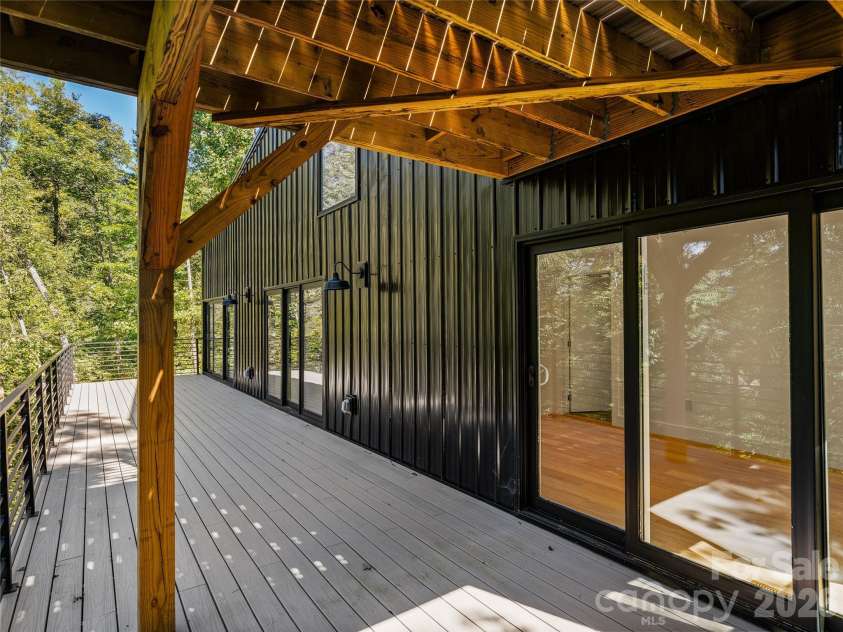 210 Overlook Lane, Marshall, NC 28753.  MLS# CAR4430526, YatesRealty ID 54390. 