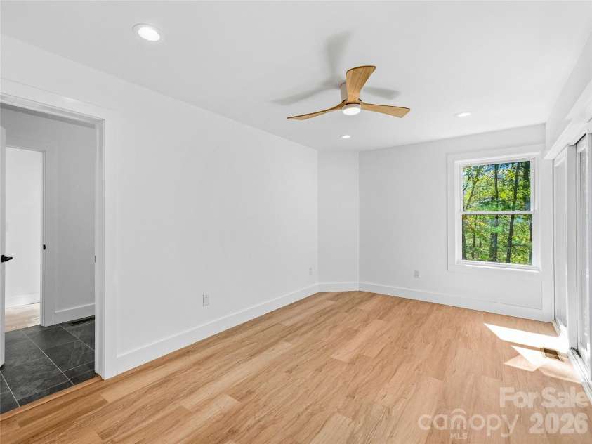 210 Overlook Lane, Marshall, NC 28753.  MLS# CAR4430526, YatesRealty ID 54390. 