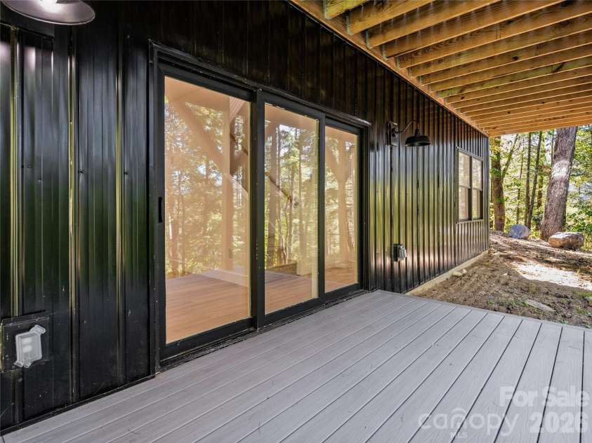 210 Overlook Lane, Marshall, NC 28753.  MLS# CAR4430526, YatesRealty ID 54390. 
