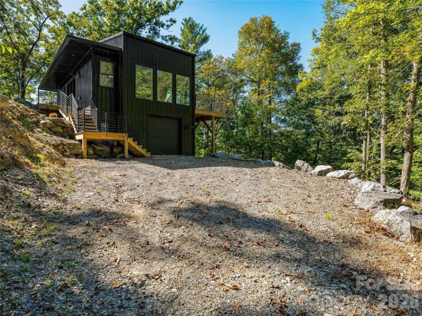 210 Overlook Lane, Marshall, NC 28753.  MLS# CAR4430526, YatesRealty ID 54390. 
