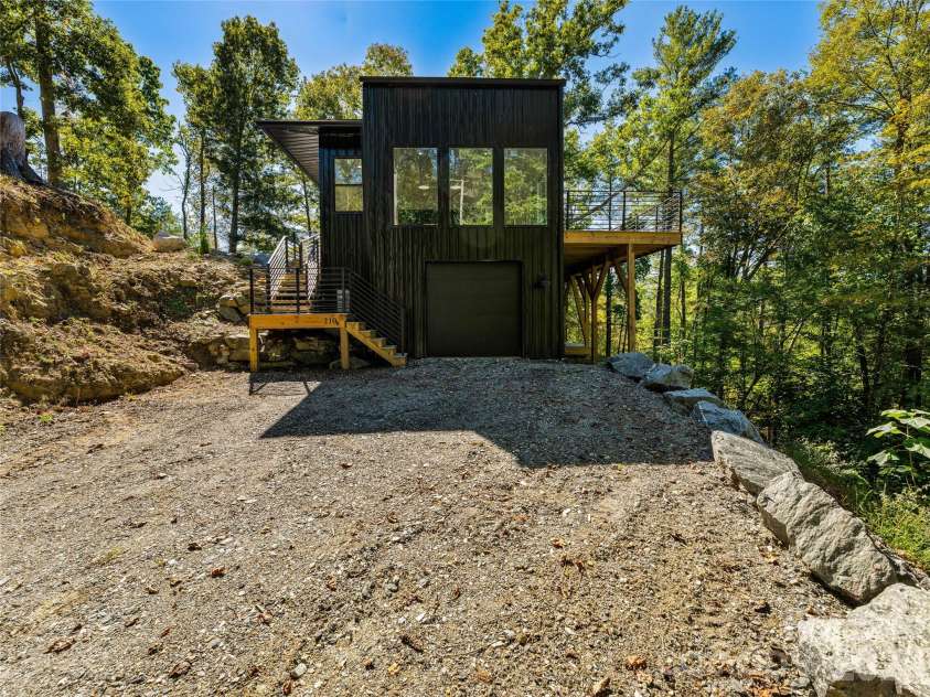 210 Overlook Lane, Marshall, NC 28753.  MLS# CAR4430526, YatesRealty ID 54390. 