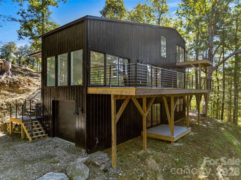 210 Overlook Lane, Marshall, NC 28753.  MLS# CAR4430526, YatesRealty ID 54390. 