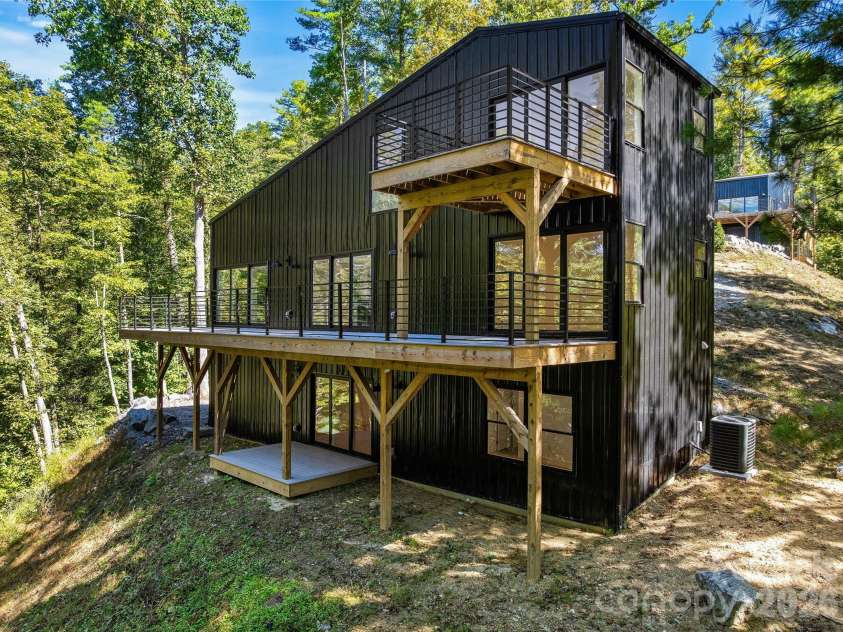 210 Overlook Lane, Marshall, NC 28753.  MLS# CAR4430526, YatesRealty ID 54390. 