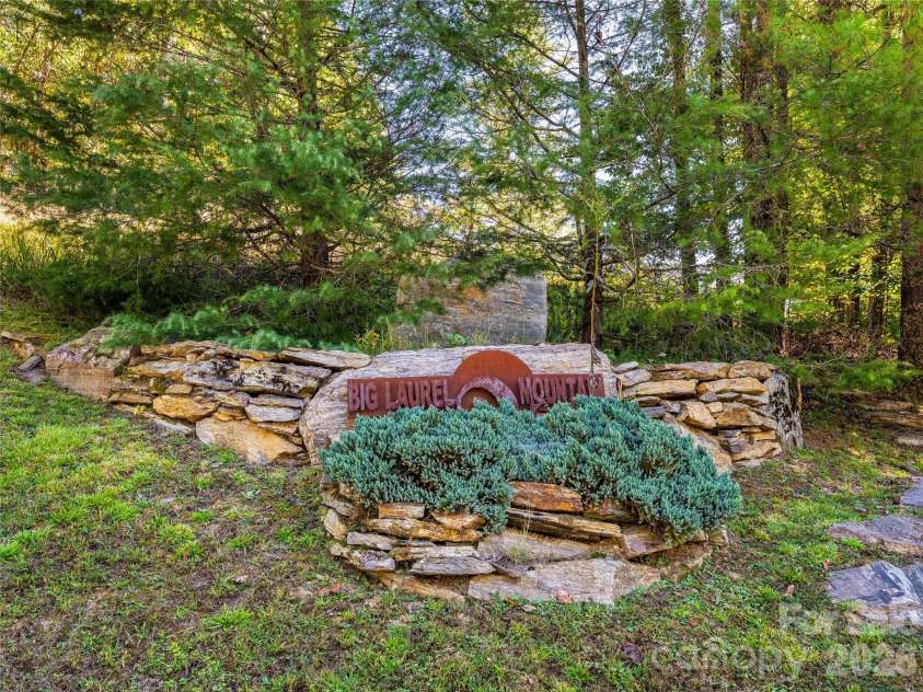 210 Overlook Lane, Marshall, NC 28753.  MLS# CAR4430526, YatesRealty ID 54390. 
