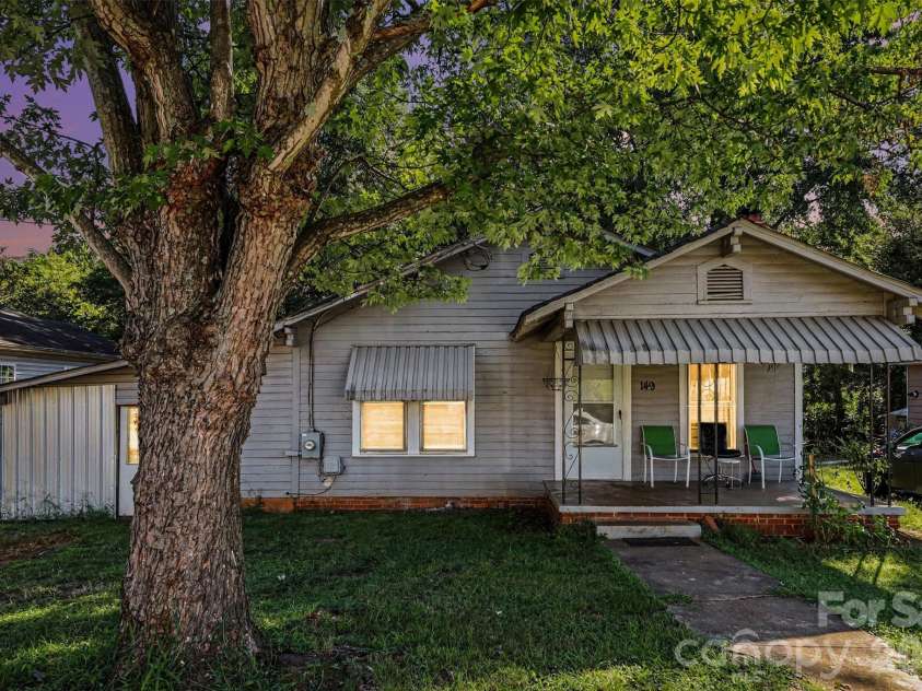 149 Woodlawn Drive, Statesville, NC 28677.  MLS# CAR4429445, YatesRealty ID 54393. 