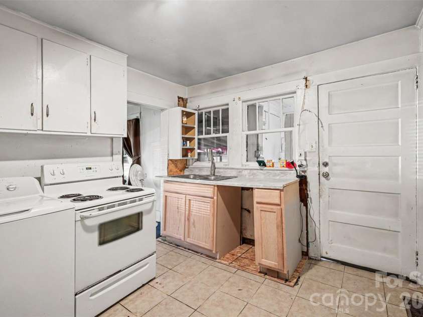 149 Woodlawn Drive, Statesville, NC 28677.  MLS# CAR4429445, YatesRealty ID 54393. 