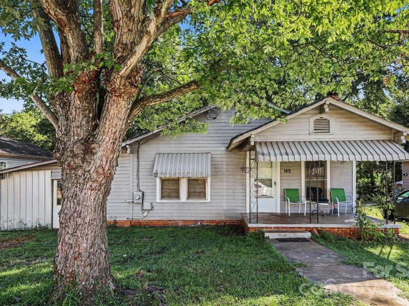 149 Woodlawn Drive, Statesville, NC 28677.  MLS# CAR4429445, YatesRealty ID 54393. 