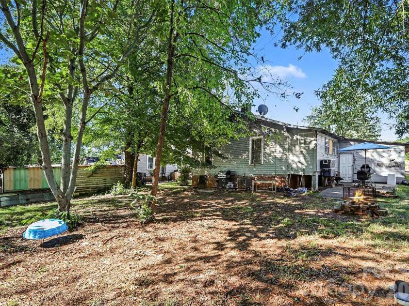 149 Woodlawn Drive, Statesville, NC 28677.  MLS# CAR4429445, YatesRealty ID 54393. 