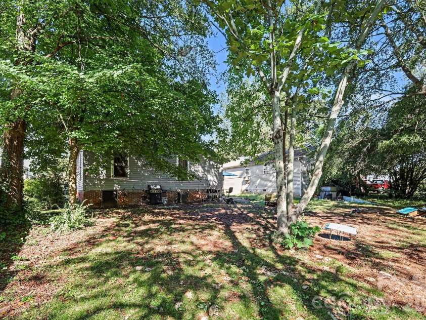 149 Woodlawn Drive, Statesville, NC 28677.  MLS# CAR4429445, YatesRealty ID 54393. 