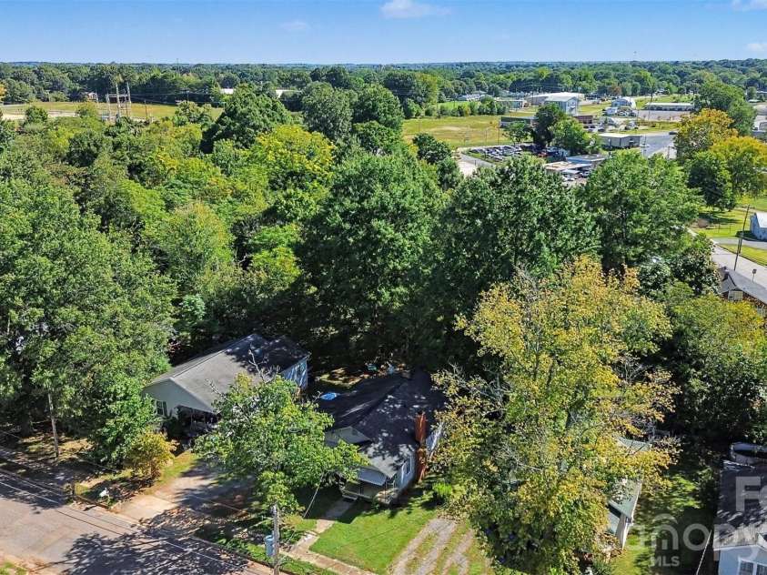 149 Woodlawn Drive, Statesville, NC 28677.  MLS# CAR4429445, YatesRealty ID 54393. 