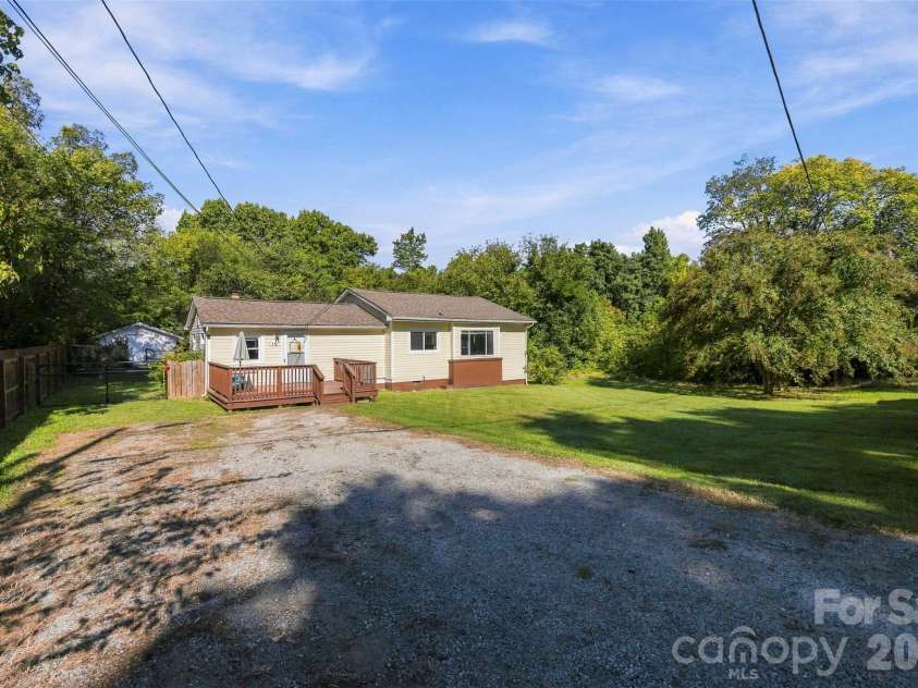 119 Walton Street, Granite Quarry, NC 28072.  MLS# CAR4425481, YatesRealty ID 54394. Large front yard on quiet dead end street.
