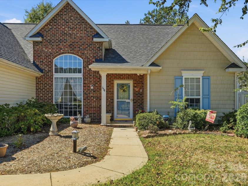 526 Kenbridge Lane, Rock Hill, SC 29732.  MLS# CAR4427426, YatesRealty ID 54396. 