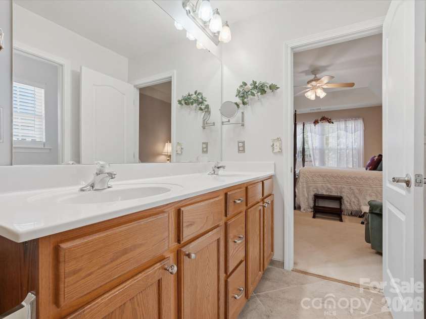 526 Kenbridge Lane, Rock Hill, SC 29732.  MLS# CAR4427426, YatesRealty ID 54396. 
