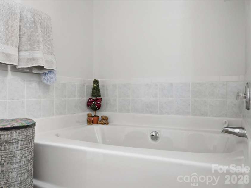 526 Kenbridge Lane, Rock Hill, SC 29732.  MLS# CAR4427426, YatesRealty ID 54396. 
