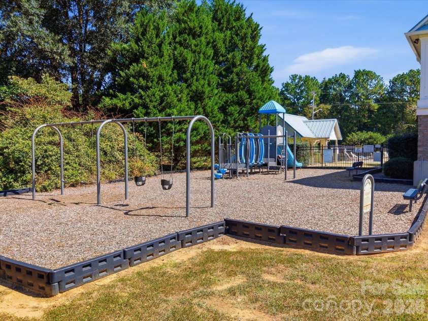 526 Kenbridge Lane, Rock Hill, SC 29732.  MLS# CAR4427426, YatesRealty ID 54396. 