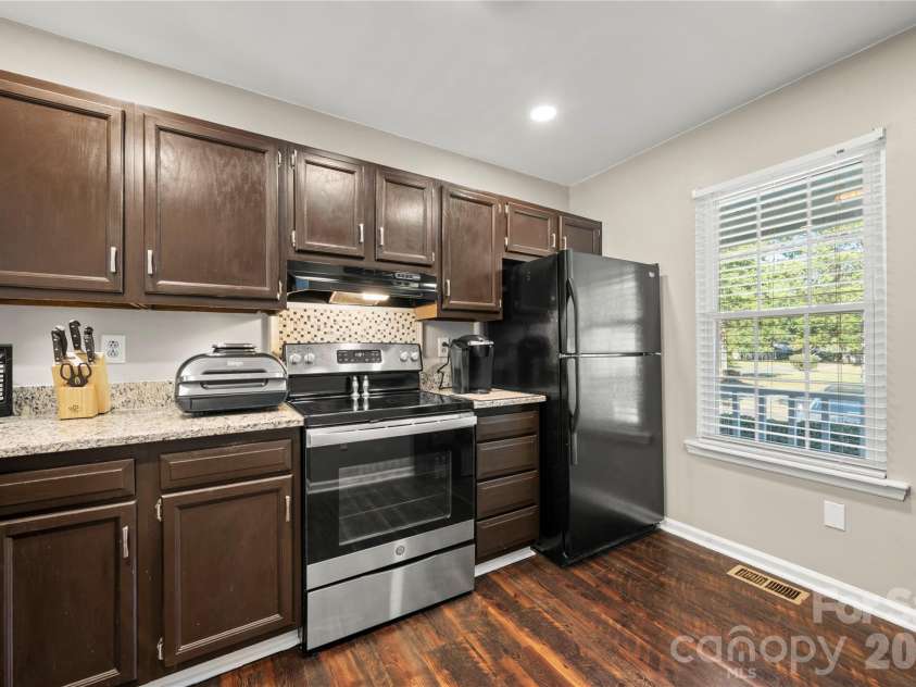 8251 Circle Tree Lane, Charlotte, NC 28277.  MLS# CAR4430235, YatesRealty ID 54399. 