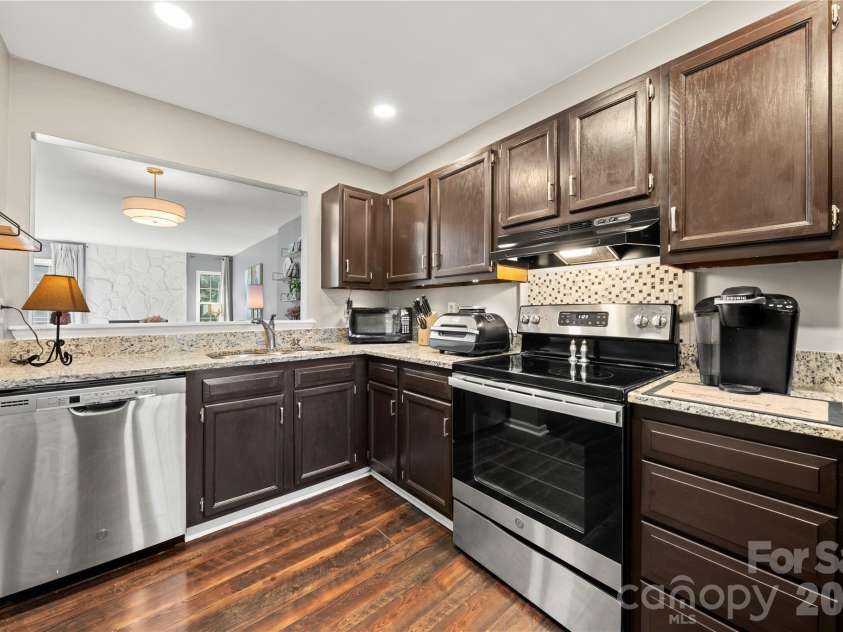 8251 Circle Tree Lane, Charlotte, NC 28277.  MLS# CAR4430235, YatesRealty ID 54399. 