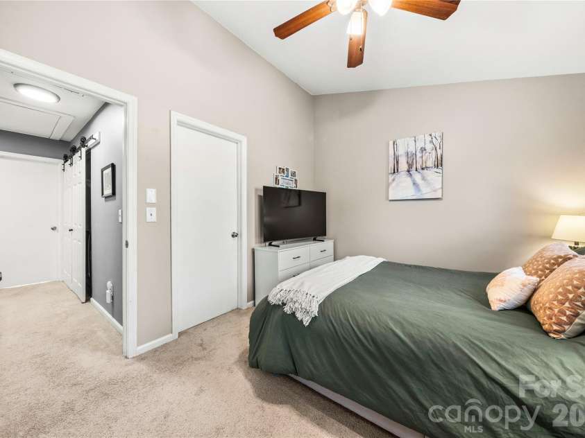 8251 Circle Tree Lane, Charlotte, NC 28277.  MLS# CAR4430235, YatesRealty ID 54399. 