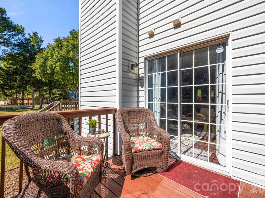 8251 Circle Tree Lane, Charlotte, NC 28277.  MLS# CAR4430235, YatesRealty ID 54399. 