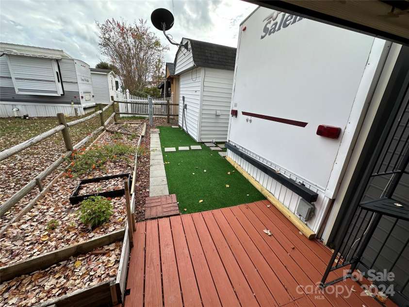 141 Cardinal Avenue, New London, NC 28127.  MLS# CAR4199704, YatesRealty ID 544. 