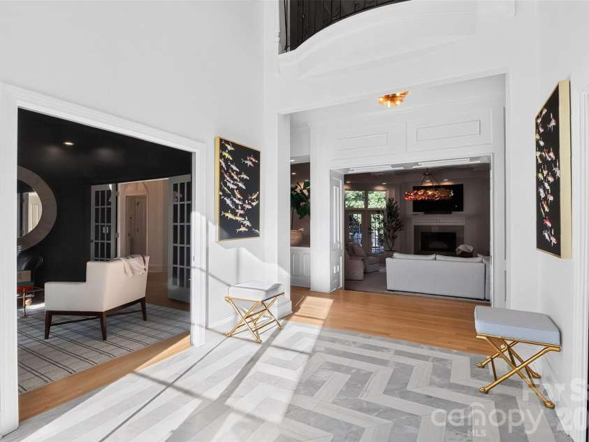 1901 Cortelyou Road, Charlotte, NC 28211.  MLS# CAR4421734, YatesRealty ID 54400. 2-story entry foyer
