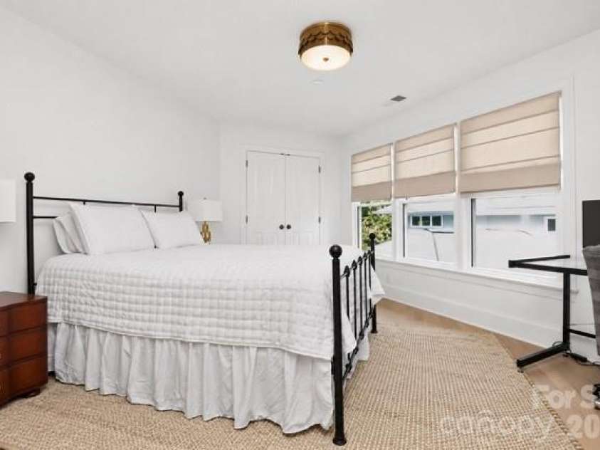 1901 Cortelyou Road, Charlotte, NC 28211.  MLS# CAR4421734, YatesRealty ID 54400. 