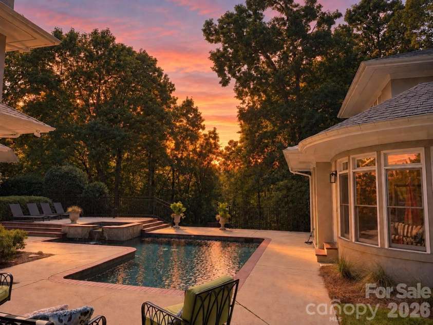 1901 Cortelyou Road, Charlotte, NC 28211.  MLS# CAR4421734, YatesRealty ID 54400. Backyard faces west so beautiful sunset views!