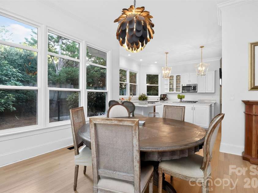 1901 Cortelyou Road, Charlotte, NC 28211.  MLS# CAR4421734, YatesRealty ID 54400. Breakfast area off the kitchen
