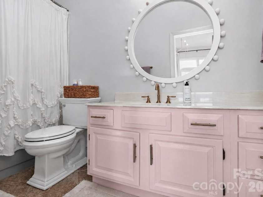 1901 Cortelyou Road, Charlotte, NC 28211.  MLS# CAR4421734, YatesRealty ID 54400. Downstairs bedroom en-suite