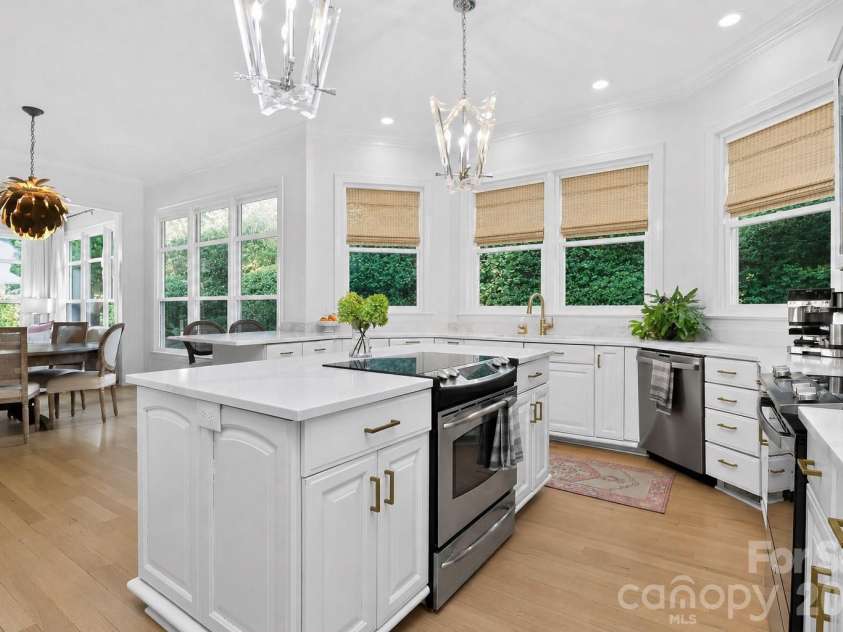 1901 Cortelyou Road, Charlotte, NC 28211.  MLS# CAR4421734, YatesRealty ID 54400. Kitchen