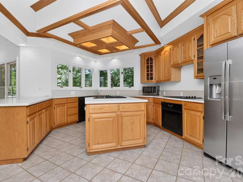 1901 Cortelyou Road, Charlotte, NC 28211.  MLS# CAR4421734, YatesRealty ID 54400. Pool House Kitchen
