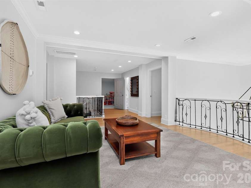 1901 Cortelyou Road, Charlotte, NC 28211.  MLS# CAR4421734, YatesRealty ID 54400. Upstairs loft