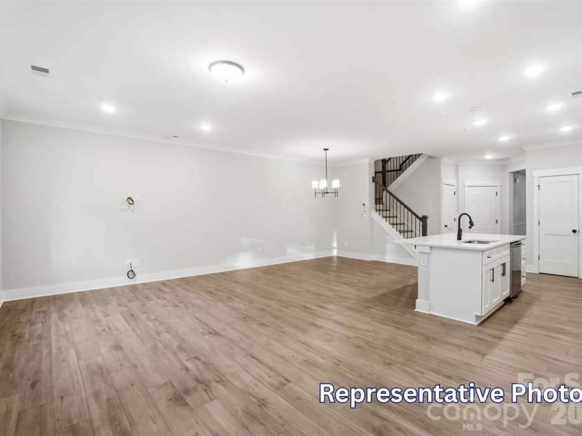 410 Blythe Townhome Lane, Waxhaw, NC 28173.  MLS# CAR4414936, YatesRealty ID 54401. Family Room