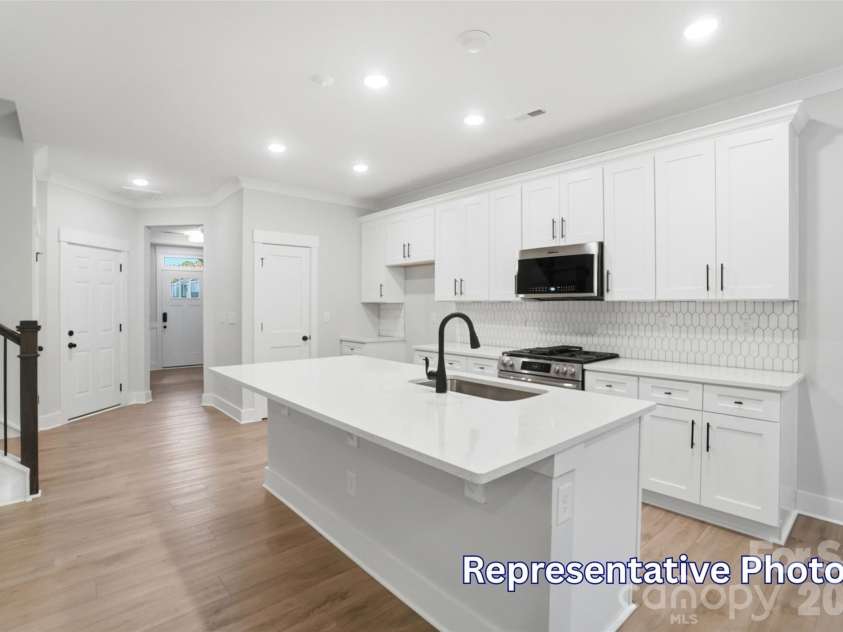 410 Blythe Townhome Lane, Waxhaw, NC 28173.  MLS# CAR4414936, YatesRealty ID 54401. Kitchen