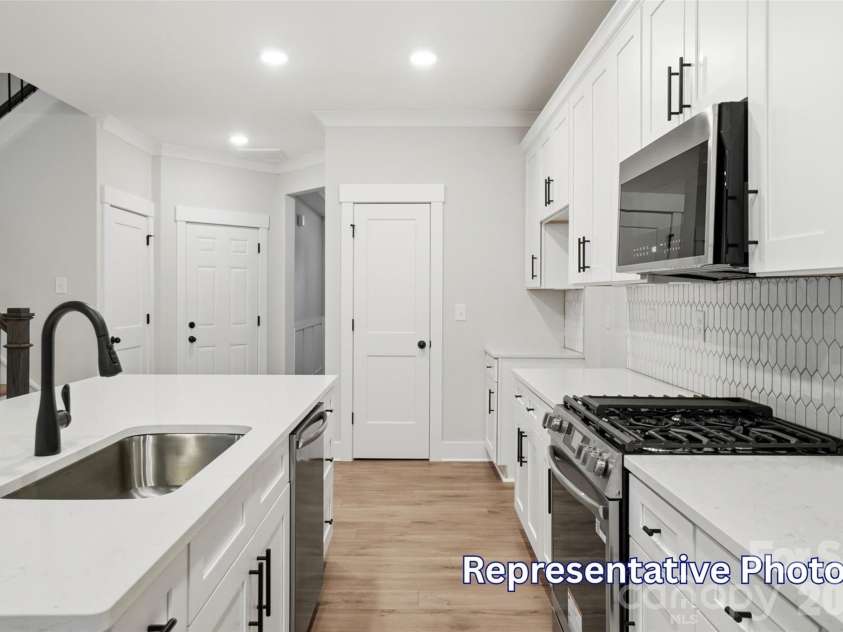 410 Blythe Townhome Lane, Waxhaw, NC 28173.  MLS# CAR4414936, YatesRealty ID 54401. Kitchen