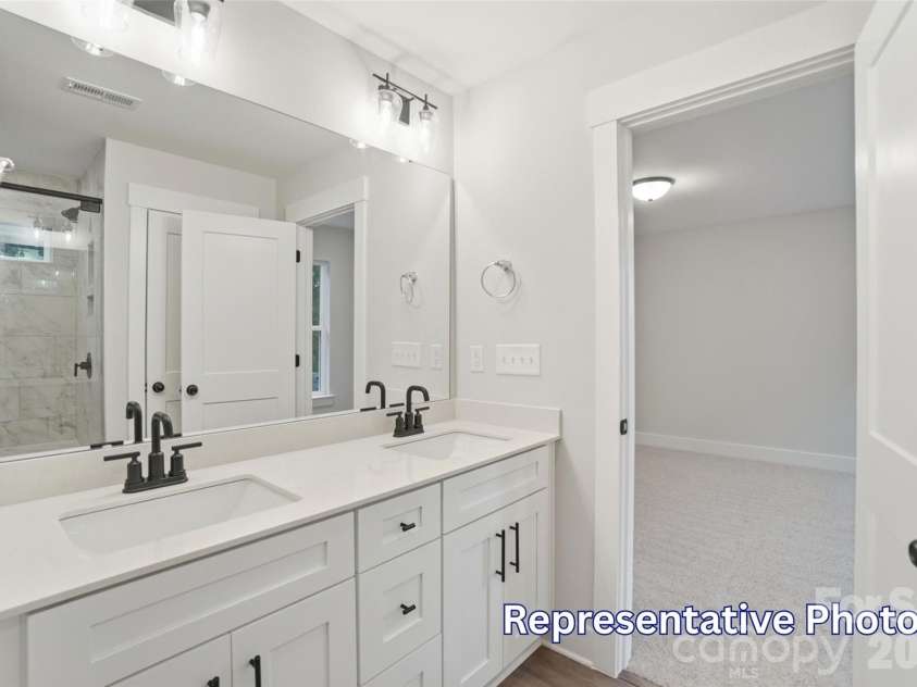 410 Blythe Townhome Lane, Waxhaw, NC 28173.  MLS# CAR4414936, YatesRealty ID 54401. Primary Bathroom