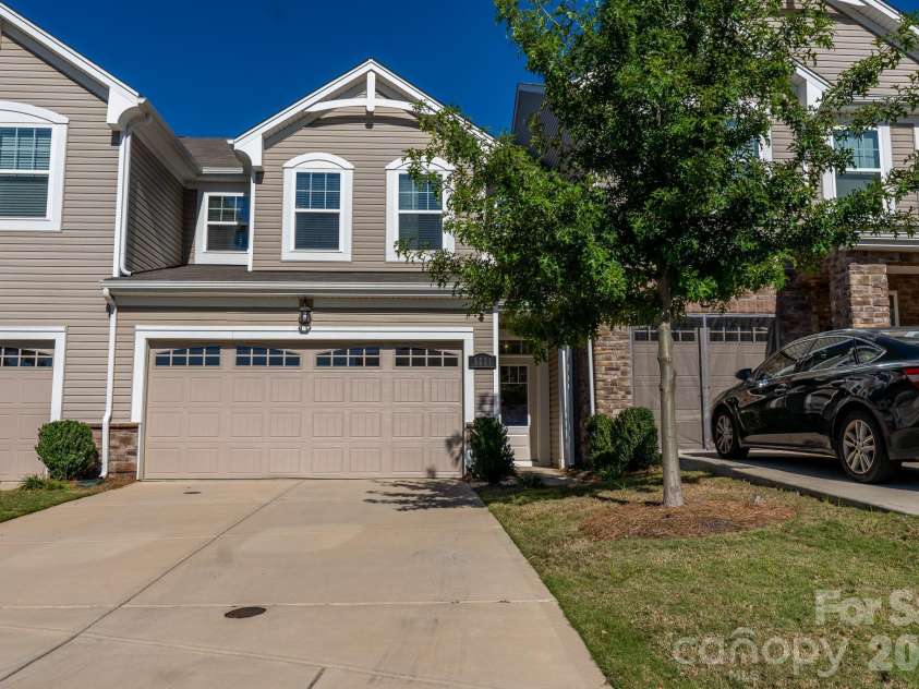 9238 Northfield Crossing Drive, Charlotte, NC 28269.  MLS# CAR4428650, YatesRealty ID 54403. 2 car grage