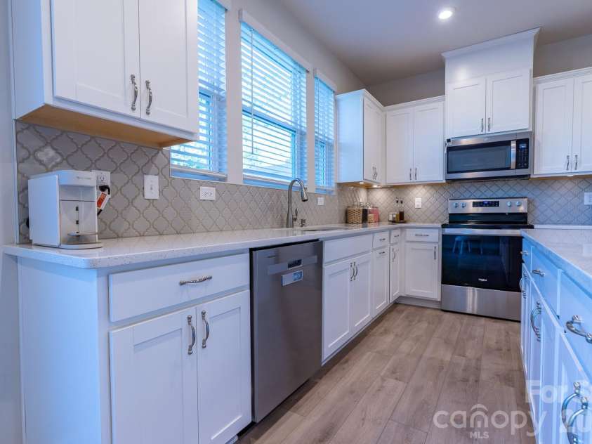 9238 Northfield Crossing Drive, Charlotte, NC 28269.  MLS# CAR4428650, YatesRealty ID 54403. 