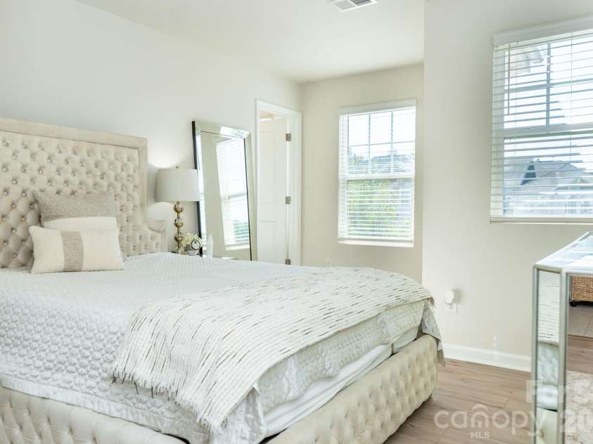 9238 Northfield Crossing Drive, Charlotte, NC 28269.  MLS# CAR4428650, YatesRealty ID 54403. 