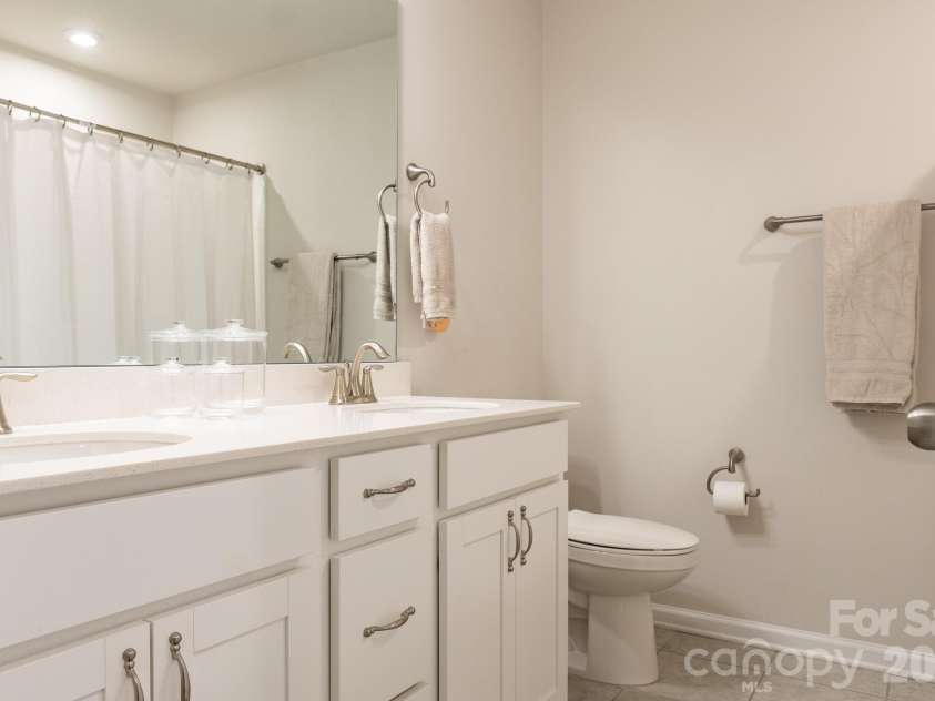 9238 Northfield Crossing Drive, Charlotte, NC 28269.  MLS# CAR4428650, YatesRealty ID 54403. 