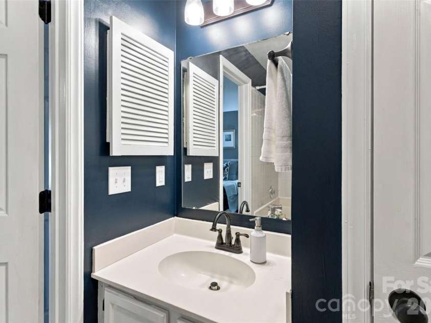 762 Marsh Road, Charlotte, NC 28209.  MLS# CAR4340120, YatesRealty ID 54407. Additional vanity provides extra functionality in the primary bath