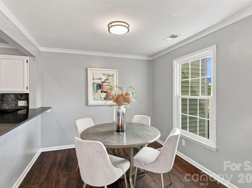 762 Marsh Road, Charlotte, NC 28209.  MLS# CAR4340120, YatesRealty ID 54407. Dedicated dining area conveniently located beside the kitchen
