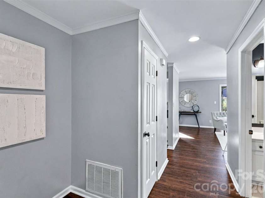 762 Marsh Road, Charlotte, NC 28209.  MLS# CAR4340120, YatesRealty ID 54407. Entry hall leads into the open main living area