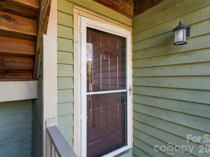 762 Marsh Road, Charlotte, NC 28209.  MLS# CAR4340120, YatesRealty ID 54407. Private upper-level entry to Apt 7