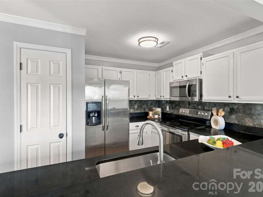 762 Marsh Road, Charlotte, NC 28209.  MLS# CAR4340120, YatesRealty ID 54407. The refrigerator conveys