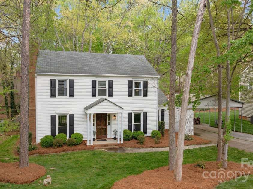 9319 Harps Mill Court, Charlotte, NC 28270.  MLS# CAR4244091, YatesRealty ID 5441. Charming home in Sardis woods